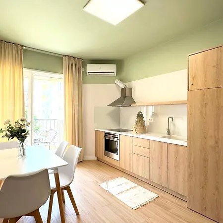 Apartment Home By The Sea - Golem *