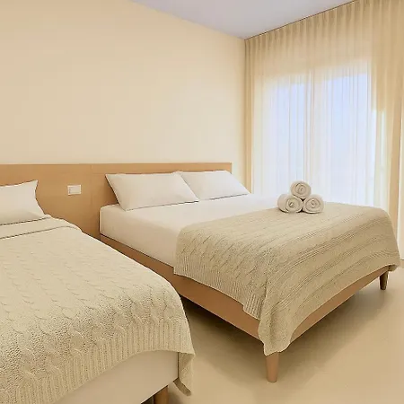 Smart Budget Edition - Customize Your Comfort - Cozy Apartment Голем